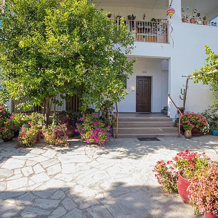 بيت ضيافة Gatzea Eden Garden