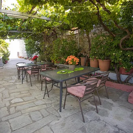 Guest house Gatzea Eden Garden 3*