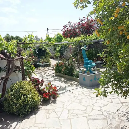 Pensiune Gatzea Eden Garden 3*